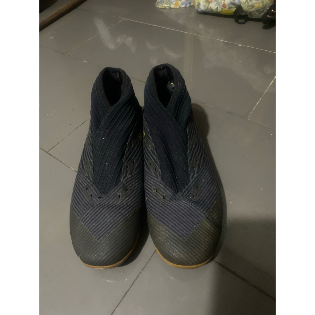 sepatu futsal nemeziz adidas 39/40 masuk