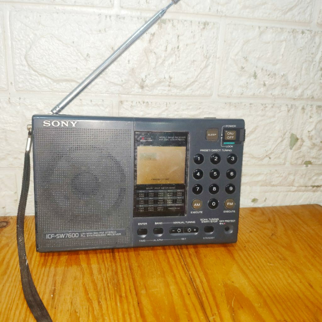 vintage radio SONY ICF SW7600 1982