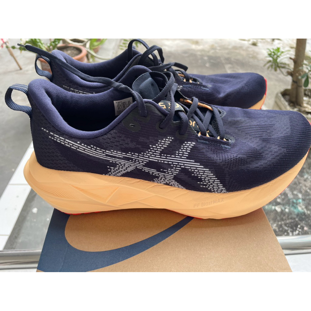 Sepatu running Asics Novablast 5 uk 43,5 // 27,5cm