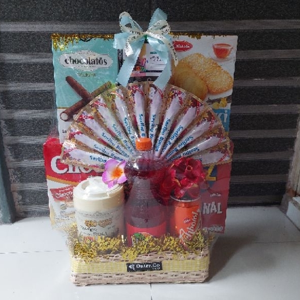 (4) Parcel galungan kuningan dupa/ parsel hari raya besar / nyepi / hampers idul fitri / lebaran / u