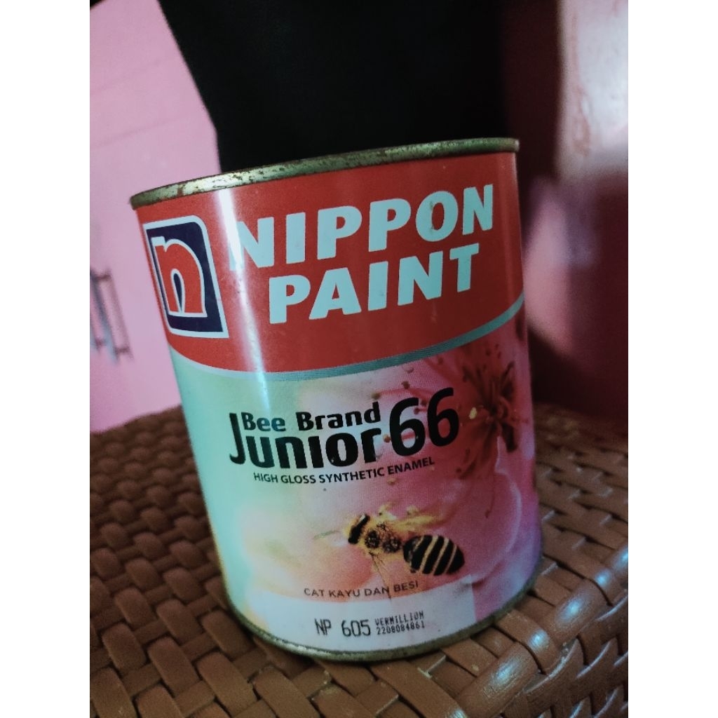 Cat kayu dan besi Nippon paint