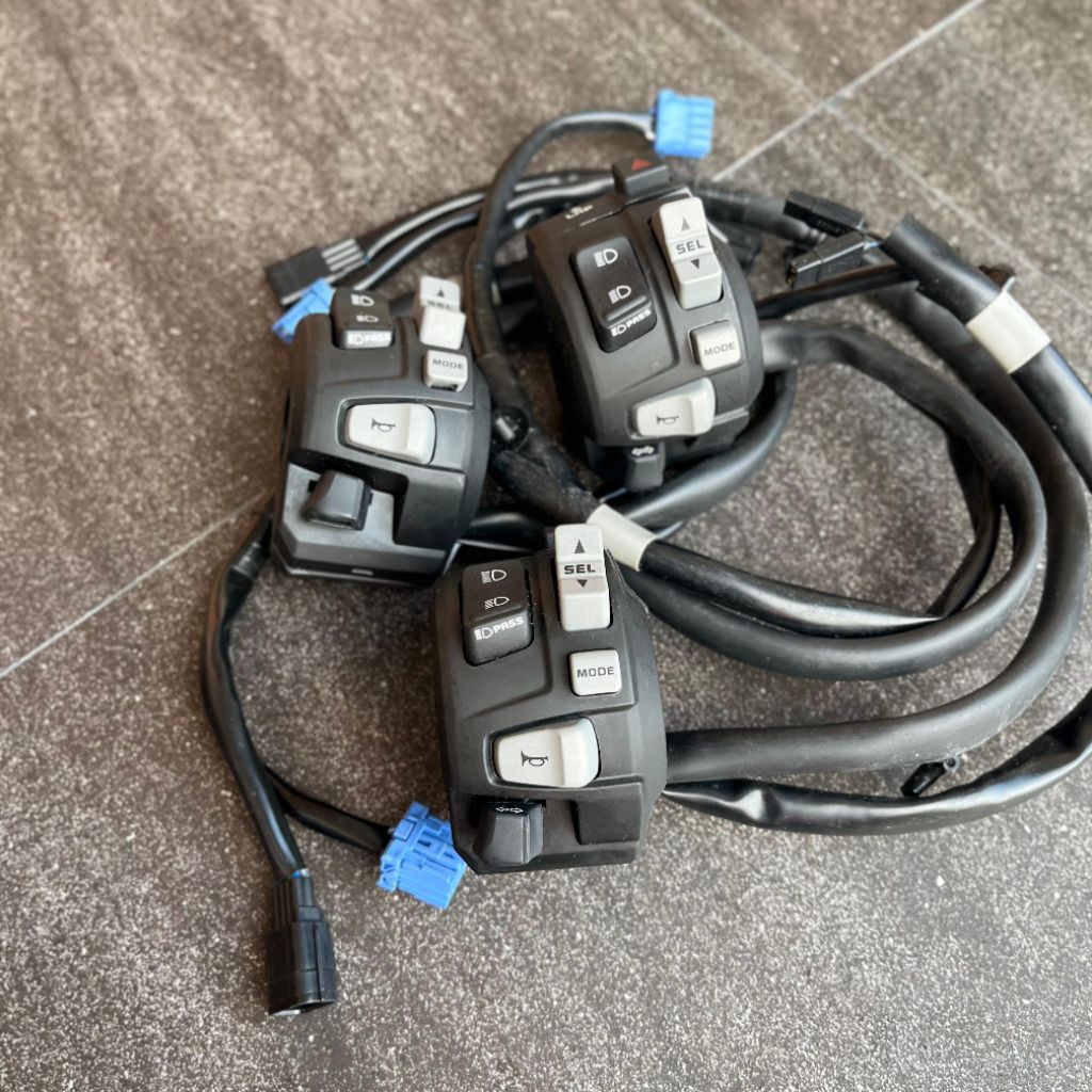 HOLDER CRF 1000 ORIGINAL BARU SAKLAR KIRI CRF 1000 ORIGINAL BARU