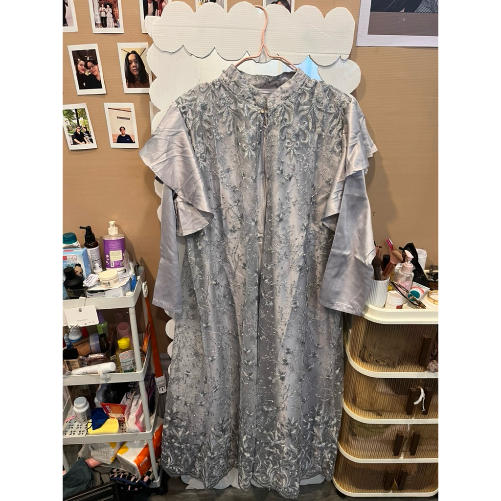 Gamis warna abu muda