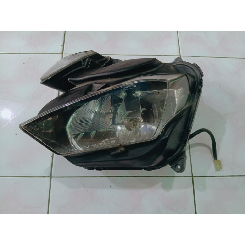 Reflektor lampu depan Yamaha R25 sebelah kiri original 2nd lepasan motor