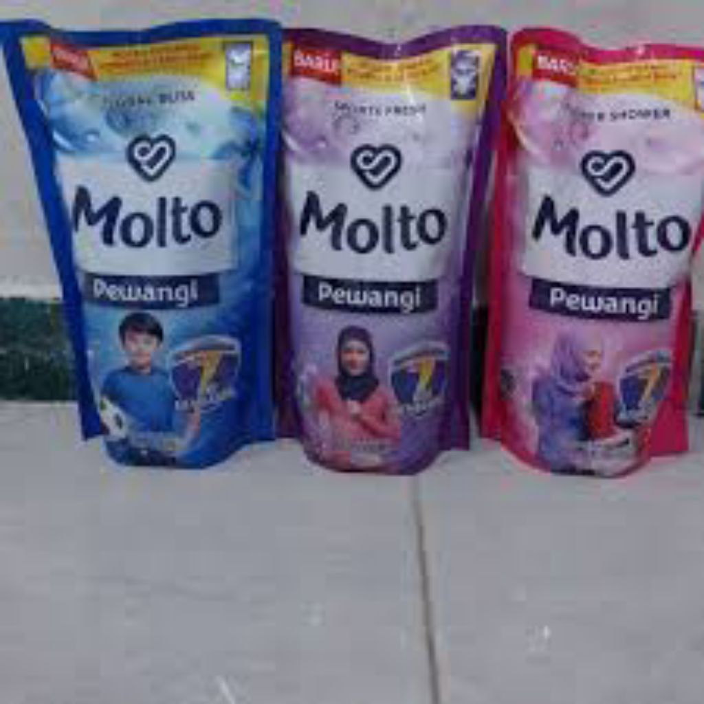 Molto Pewangi Pakaian 780ML