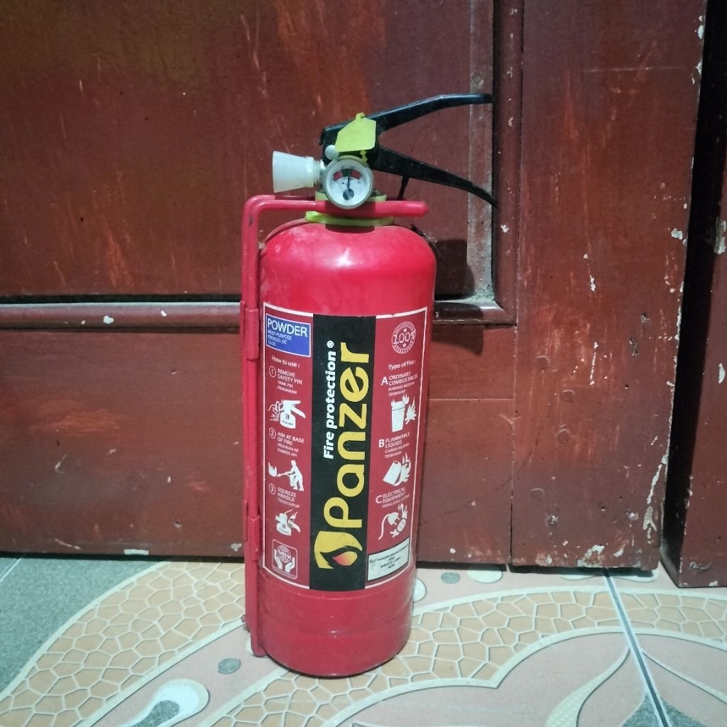 apar 1kg bekas copotan mobil crv sama breket barang sesuai iklan