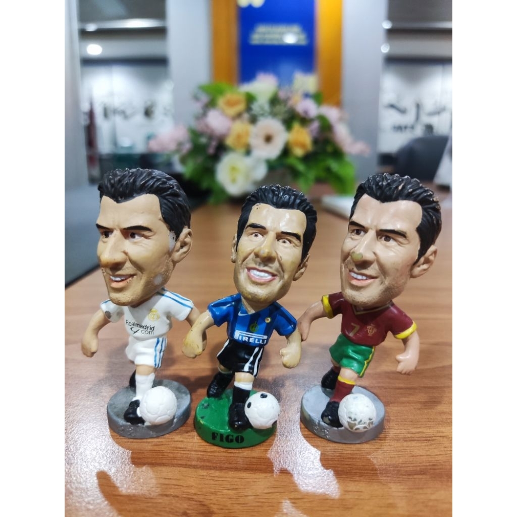 pemain bola mini action figure legenda luis figo