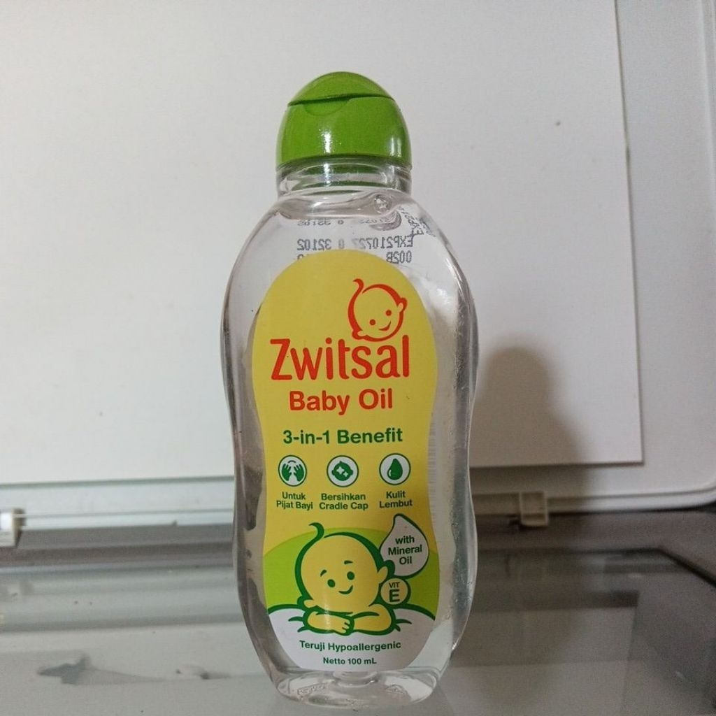 Zwitsal Baby Oil.