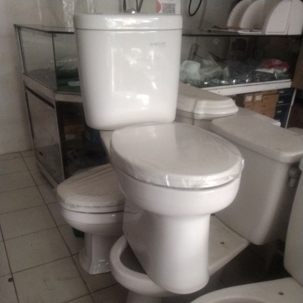 kloset Toto lobang pembuangan 50 cm komplit set warna putih termurah closet duduk Toto closet kloset