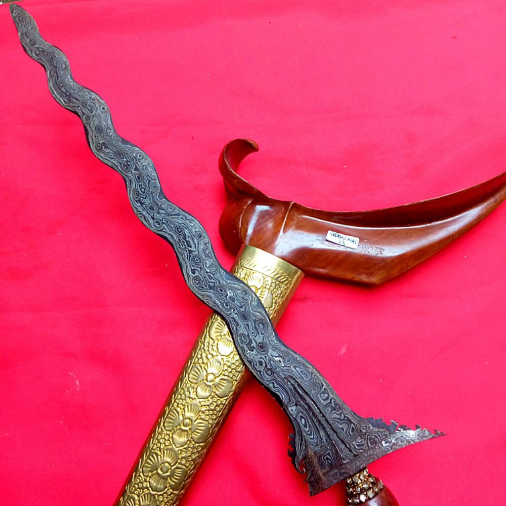 Koleksi Budaya Dapur Sengkelat Luk 13 Pamor Udan Emas Gagah