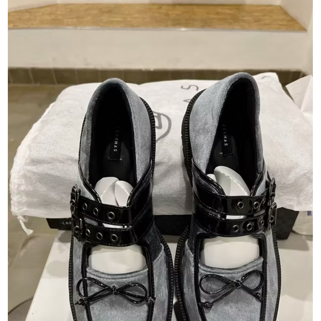 Sepatu Cekhas Jennie Blueish Grey Shoes