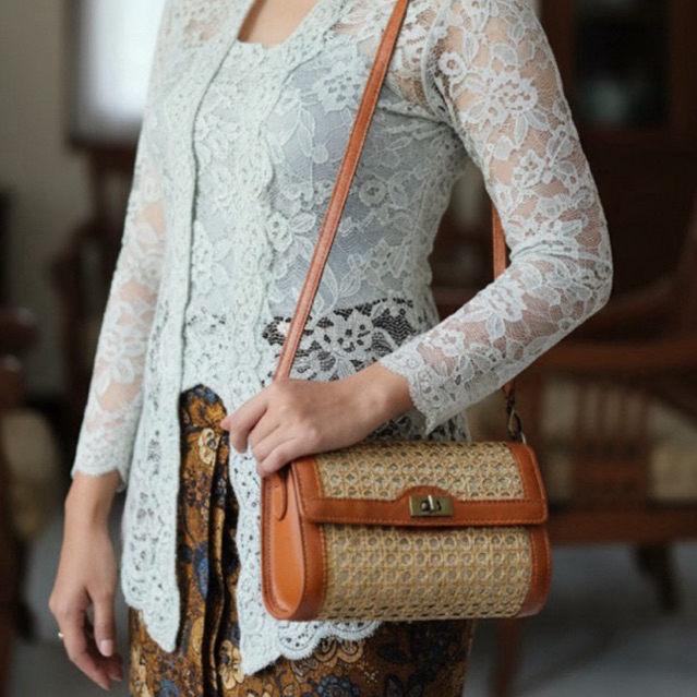 Tas rotan sling bag anyaman tali kulit