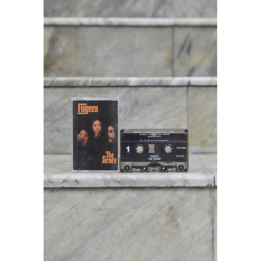 Kaset pita Fugees The Score (Cover Bagian Belakang Rusak)