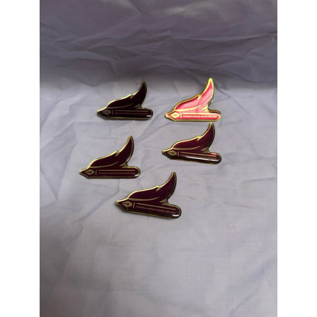 Pembuatan pin kuningan bebas sesuai logo yg di inginkan