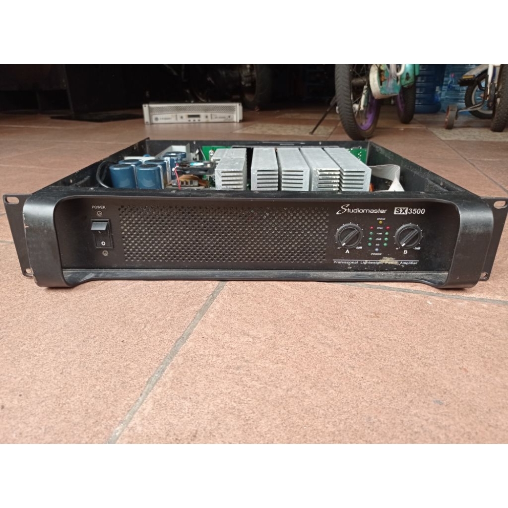 Power amplifier StudioMaster SX 3500 bekas