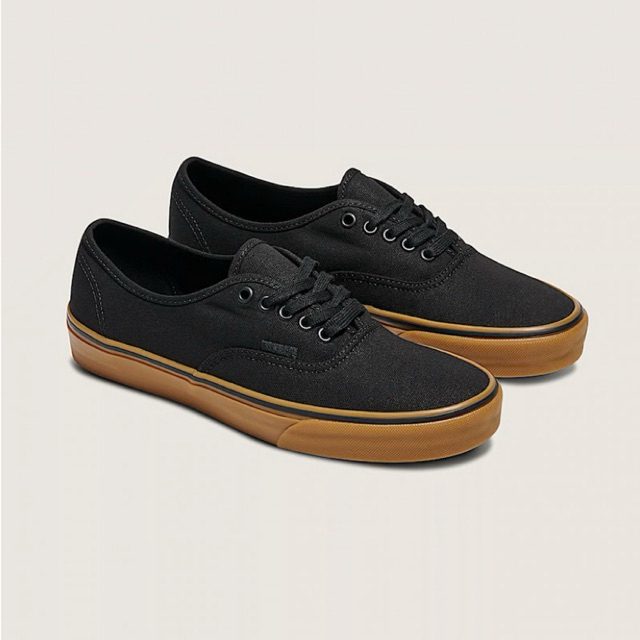 Vans Classic Authentic Shoe - Black/Gum