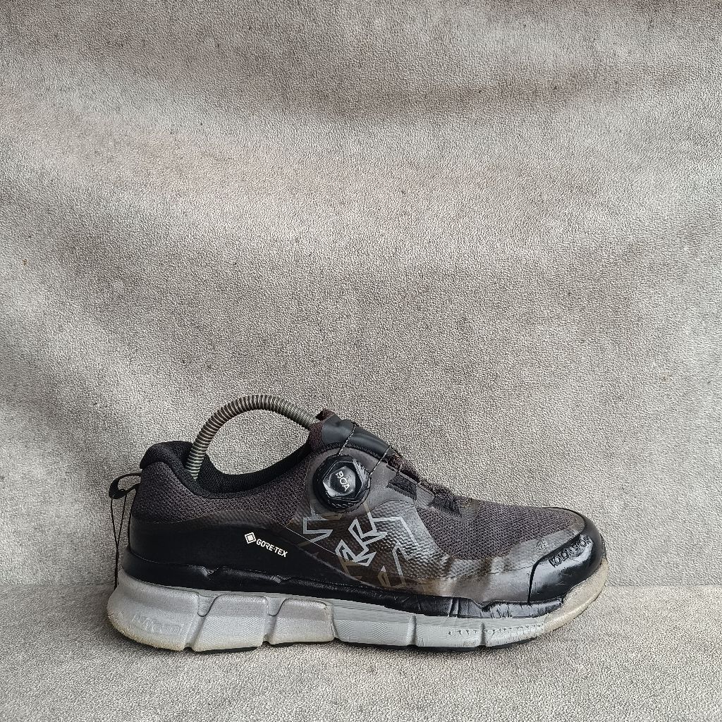 Sepatu Kolon Sport Boa System size 43
