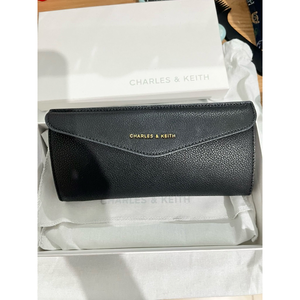 Dompet Charles & Keith Classic Envelope Wallet