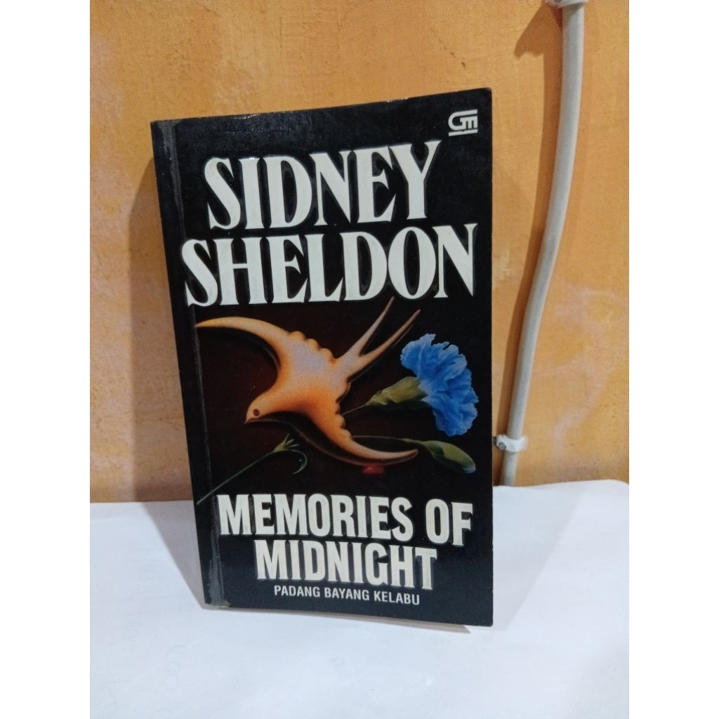 Buku Memories of Midnight / Padang bayang kelabu | Sidney Sheldon (Kolpri)