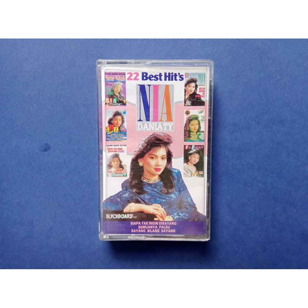 Kaset Pita 22 Best Hit's Nia Daniaty Prod EMI Music Indonesia ( BLACKBOARD)