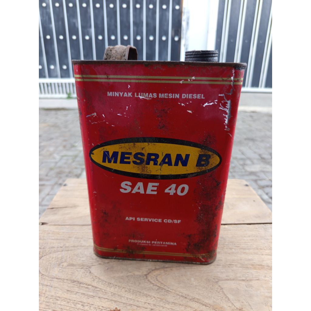 Kaleng Oli Jadul Mesran kaleng oli bekas