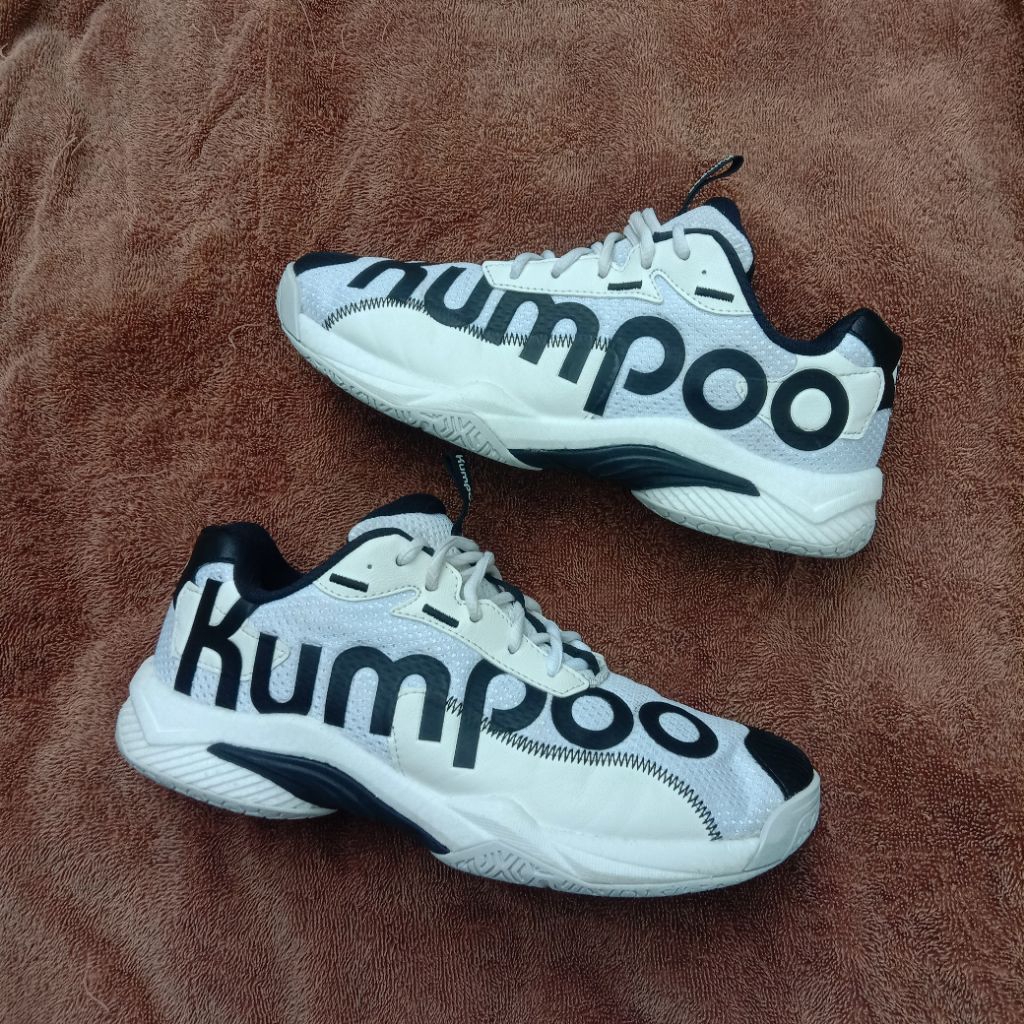 sepatu badminton second