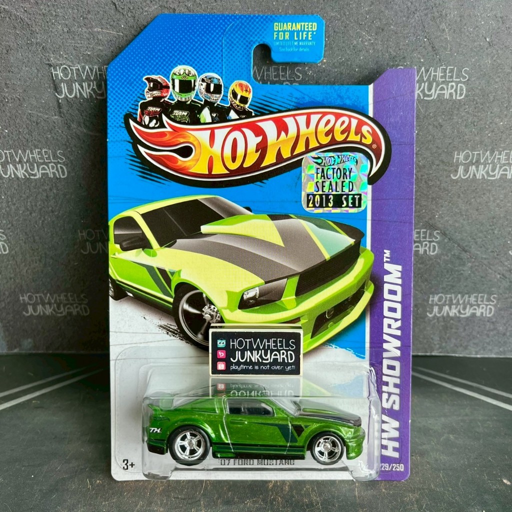 Hot Wheels 07 Ford Mustang Super Treasure Hunt Factory Sealed 2013 Green Spectraflame THS HW Showroo