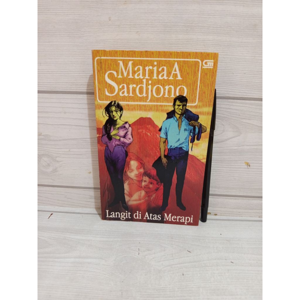 NOVEL ORIGINAL Langit di Atas Merapi by Maria A. Sardjono