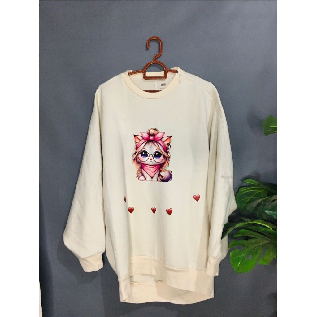 Sweater Uniqlo Graphic Print