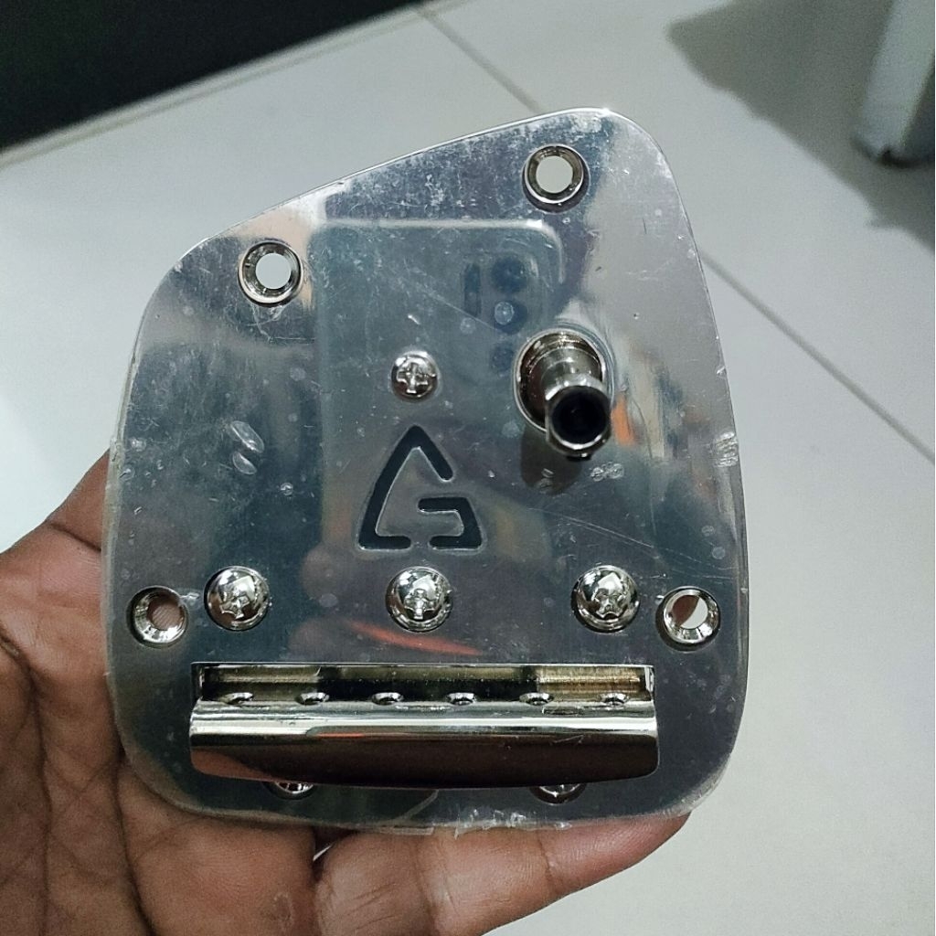 Tremolo gitar Model fender Jaguar jaz master.