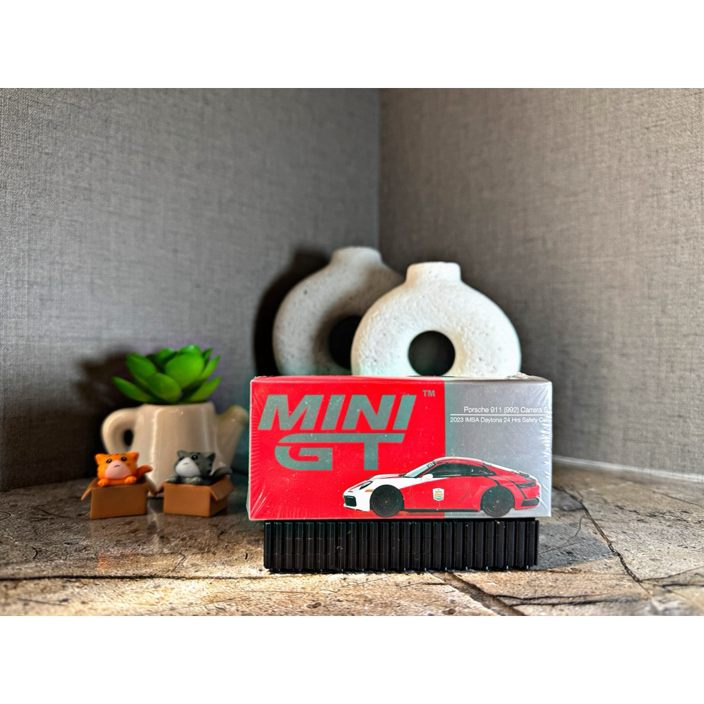 MINI GT #699 Porsche 911 (992) Carrera S