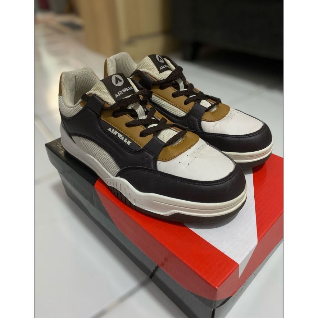 Sepatu sneakers Airwalk Boise krem beige uk 41 Preloved