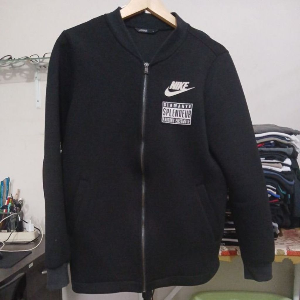 Jacket bomber katun tebal warna hitam pekat LITMUS second Original size L ld 110cm Pjg 68cm mulus no