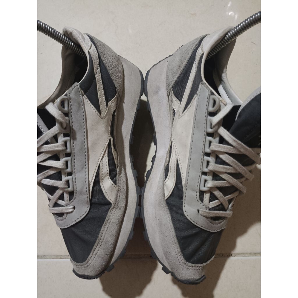sepatu second AZTEC REEBOK Grey 36 22.5