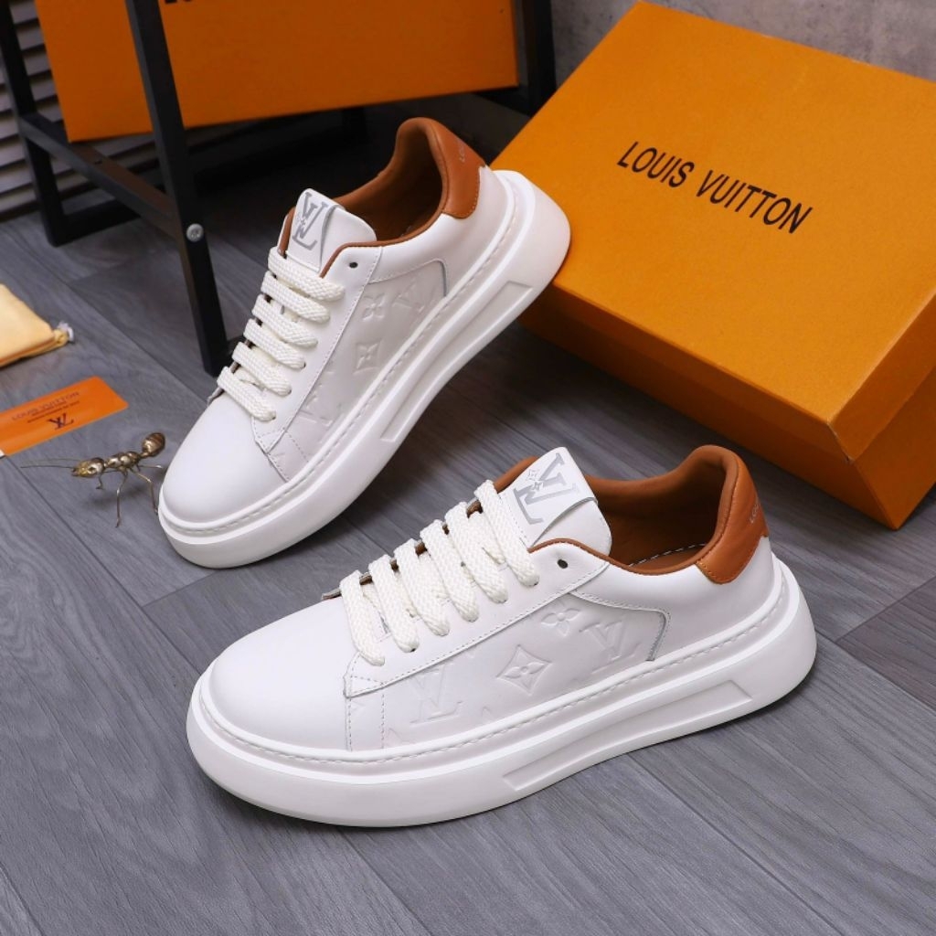 SEPATU SNEAKERS LOUIS VUITTON PRIA DAN WANITA (UNISEX)