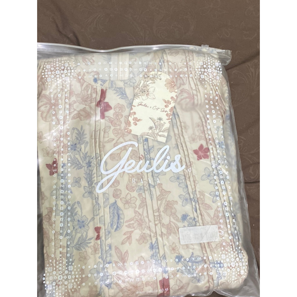 Geulis x Cut Syifa New Size M