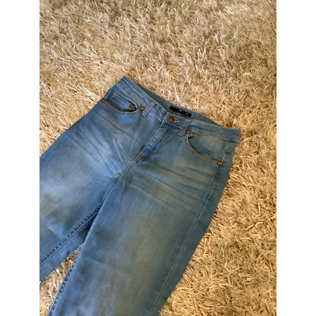 Celana The Executive