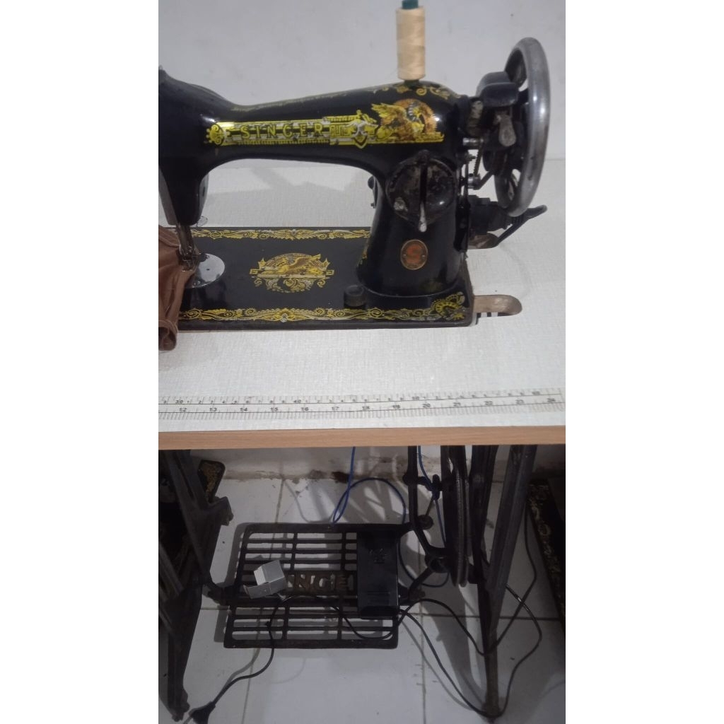 menggo yang minat mesin jahit singer lengkap dengan dinaqmo dan mejanya fungsi masih bagus ke sepert