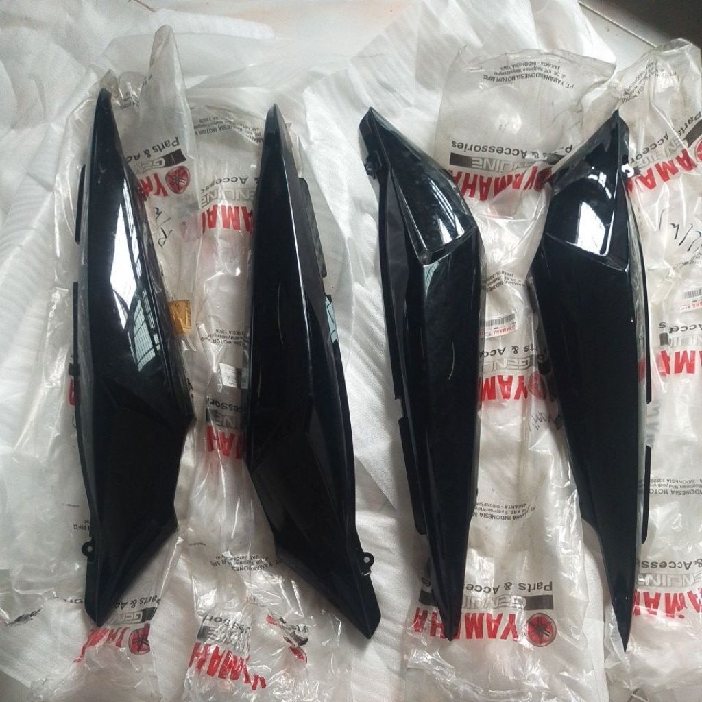 cover body Vixion old original hitam