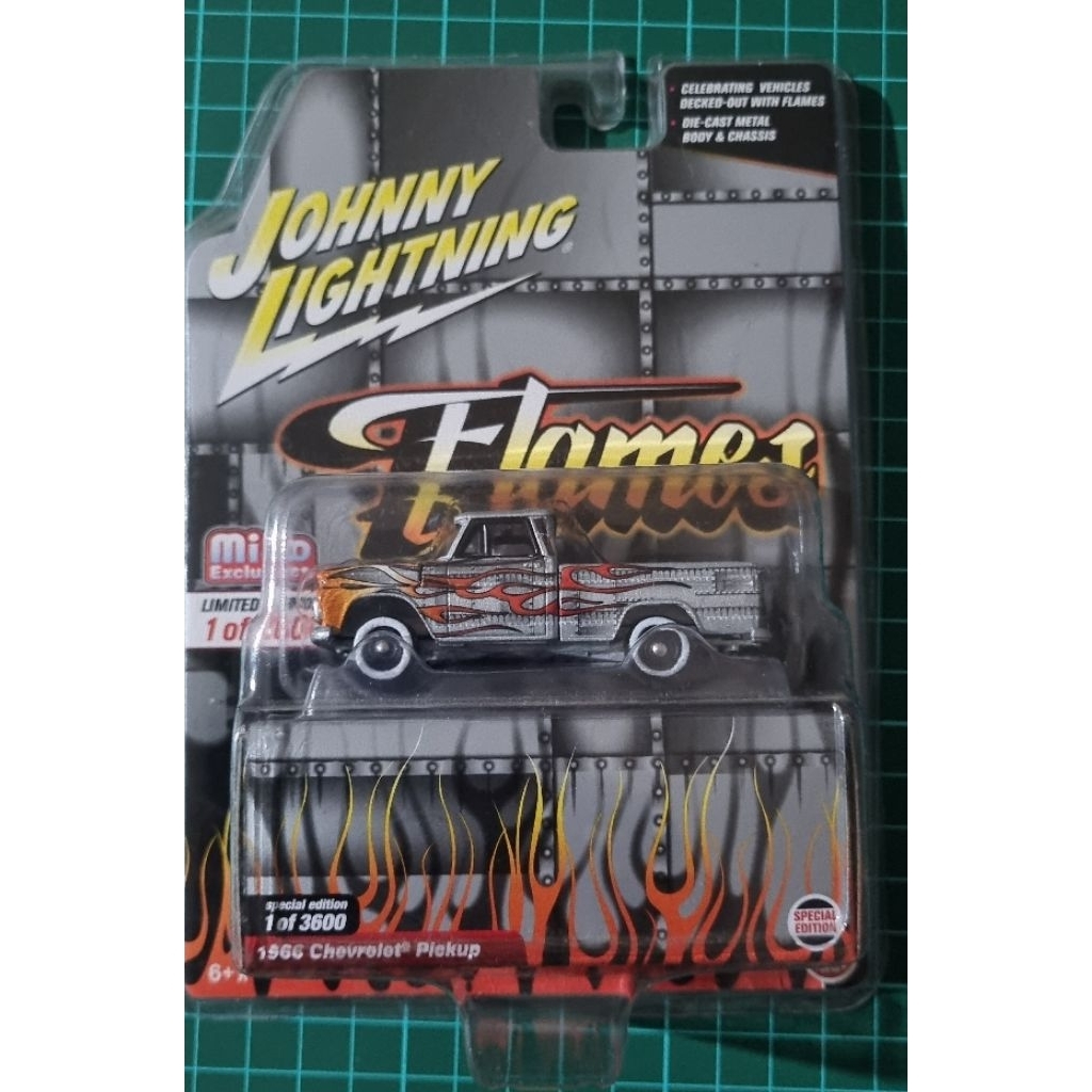 Diecast skala 64 Johny Lightning Flames