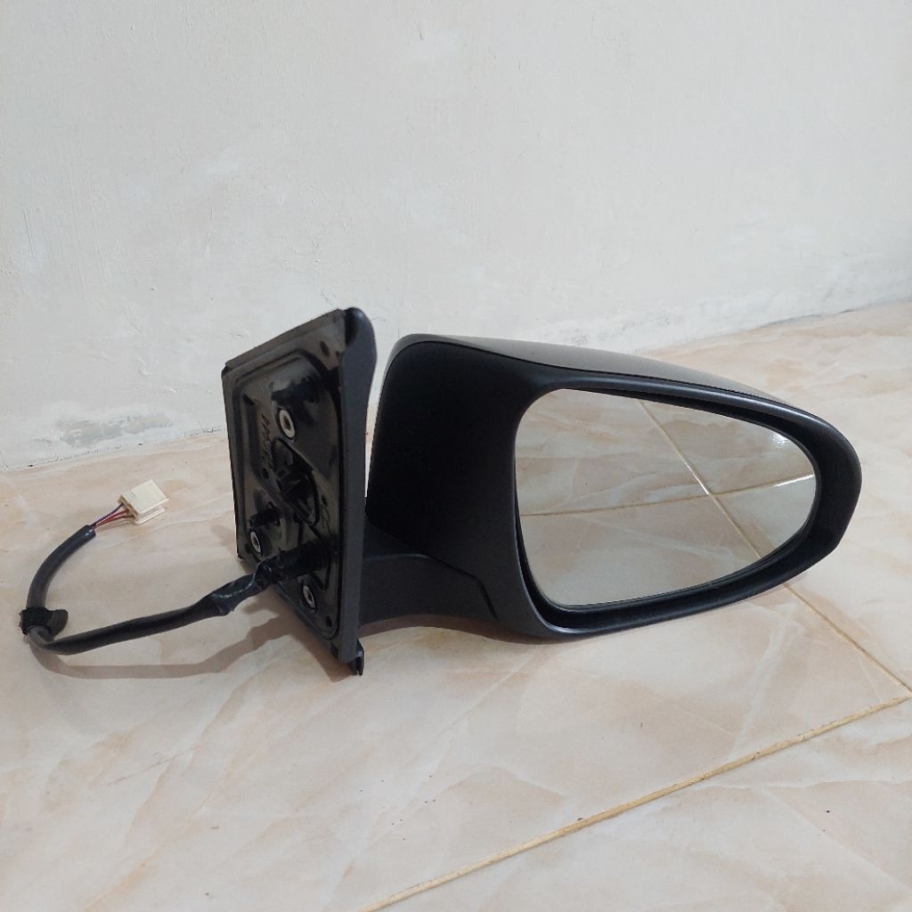Spion Daihatsu Sigra/Calya bagian Kanan R