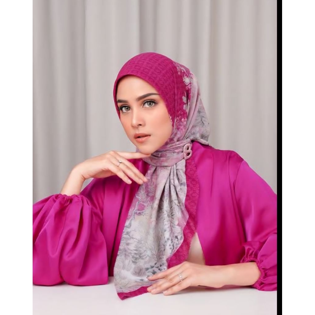 NEW Buttonscarves Holiday 1.0 Series