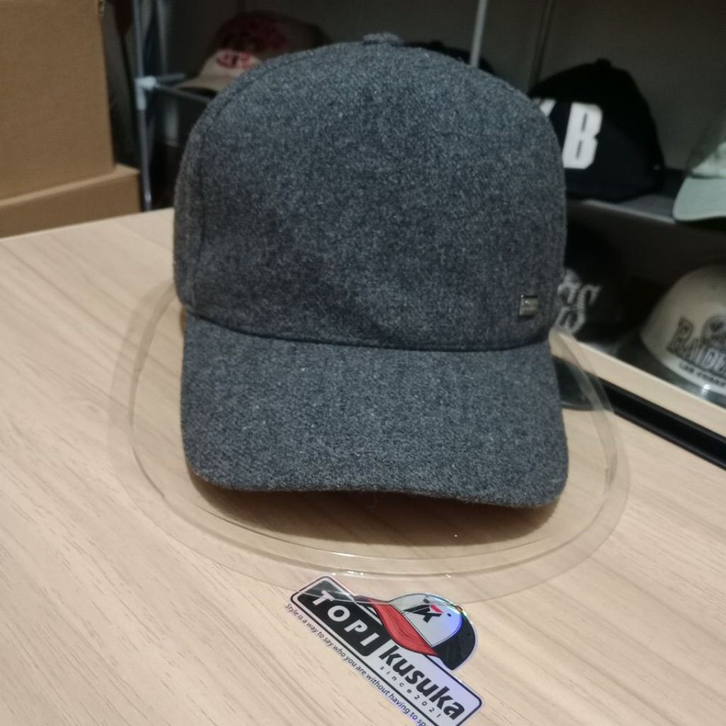 Topi Armani Exchange Warna Abu Basah Full Wool Model Setelan