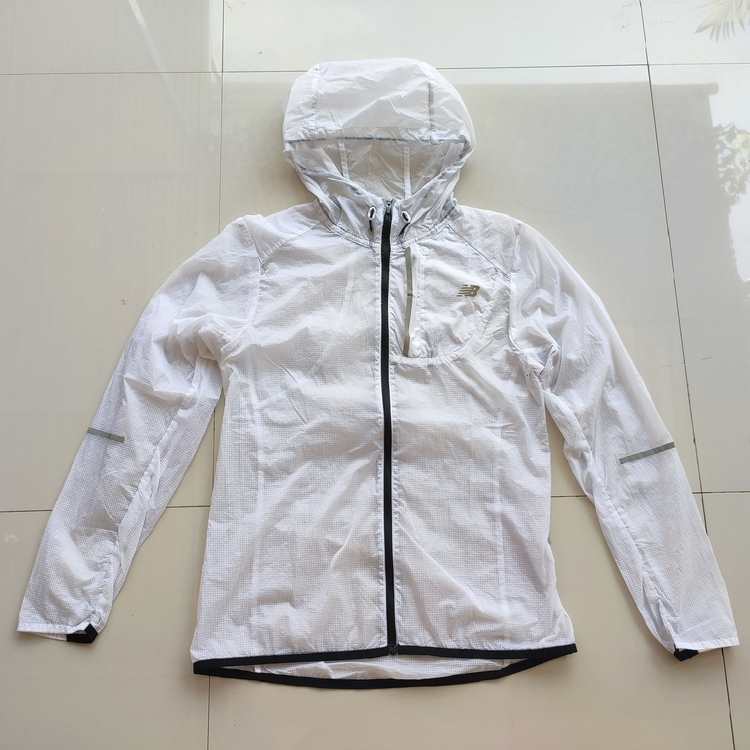 40. Jacket Outdoor Running NB Size S Woman Pocketable - Pakaian Gunung Lapangan Olahraga