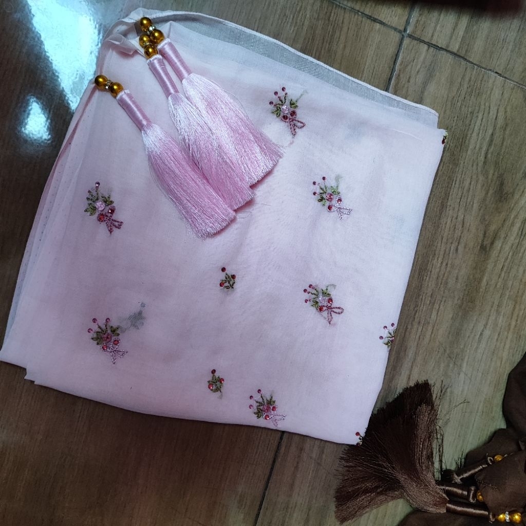 Hijab Paris sulam bunga pita tabur