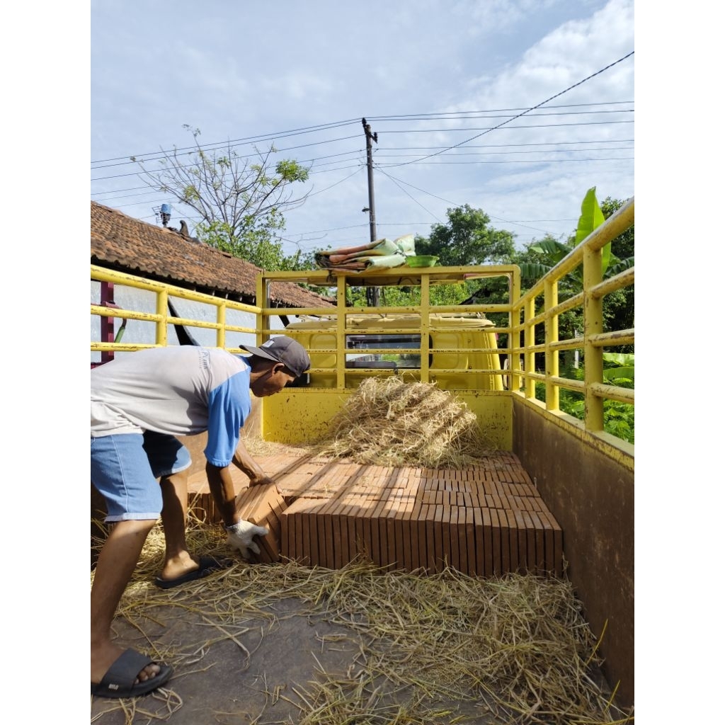 tegel lantai terakota