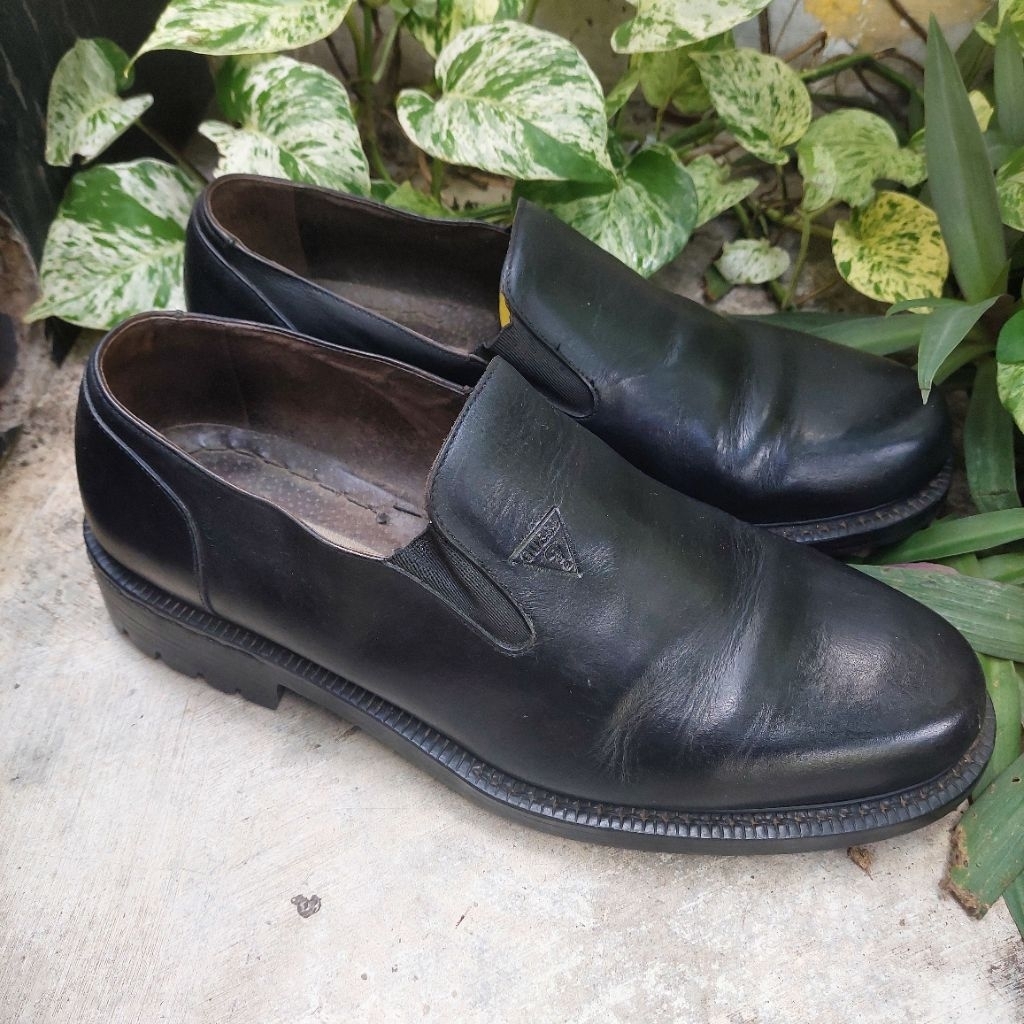 sepatu sneakers second guess size 43(28cm)