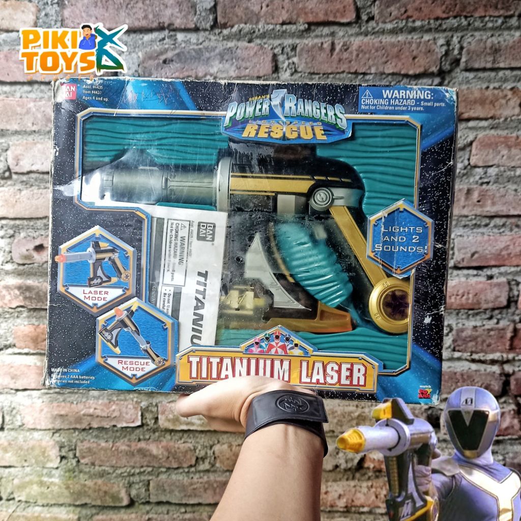 DX Titanium Laser Axe Senjata Power Rangers Lightspeed Rescue Bandai