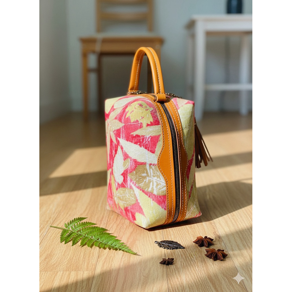 Tas kosmetik kulit ecoprint Jogja/ tas kulit Jogja murah