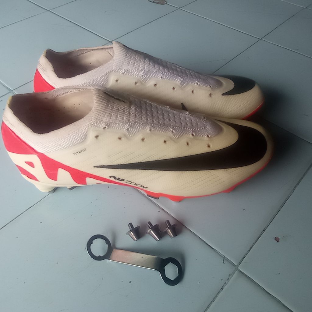 sepatu bola nike mercurial